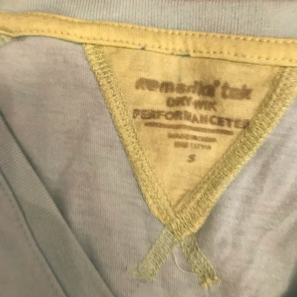 athletic shirt - Picture 2 of 2